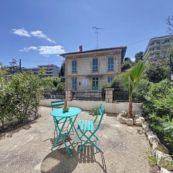 NICE – FABRON  – Grand studio de 40.25 m² entièrement rénové avec jardin