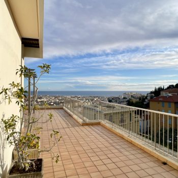 Nice Parc Impérial Appartement Dernier étage – Vue imprenable et panoramique sur la mer et la ville