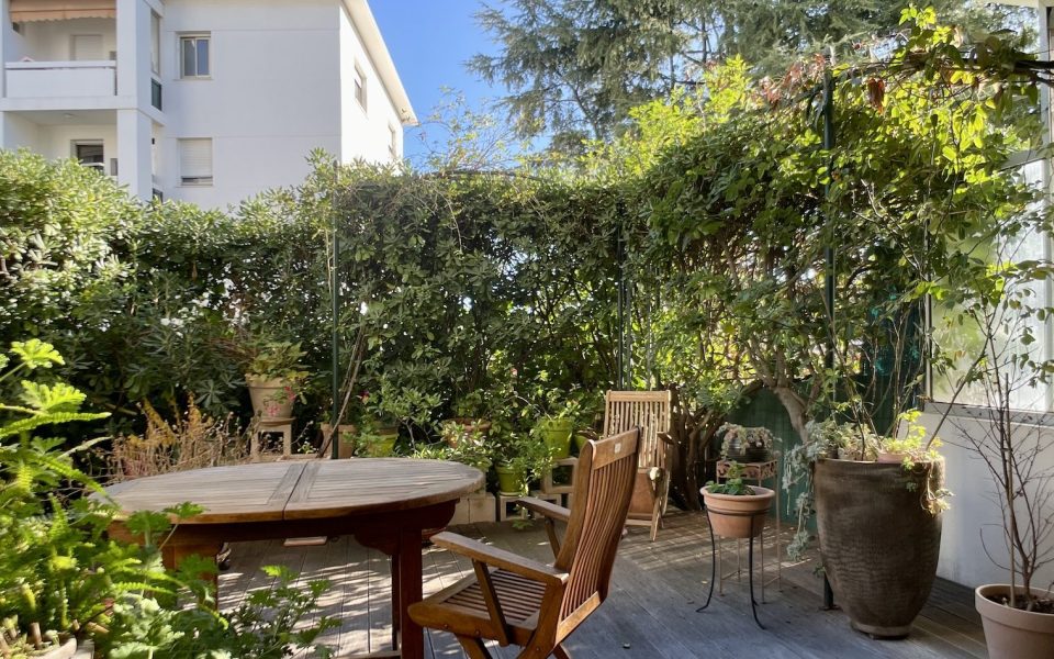 Nice Cimiez – Spacious 2-Room Apartment of 62m² with 99m² of Outdoor Space on the Garden Level