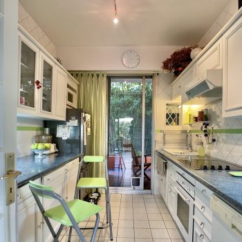 Nice Cimiez – Spacious 2-Room Apartment of 62m² with 99m² of Outdoor Space on the Garden Level