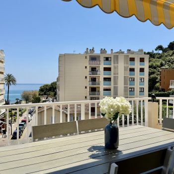 Roquebrune-Cap-Martin – Appartement avec terrasse, vue mer, piscine et dépendance