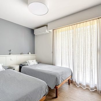 Roquebrune-Cap-Martin – Appartement avec terrasse, vue mer, piscine et dépendance