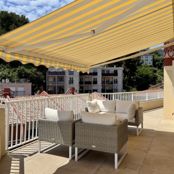 Roquebrune-Cap-Martin – Appartement avec terrasse, vue mer, piscine et dépendance