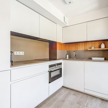 Roquebrune-Cap-Martin – Appartement avec terrasse, vue mer, piscine et dépendance