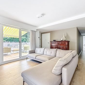 Roquebrune-Cap-Martin – Appartement avec terrasse, vue mer, piscine et dépendance