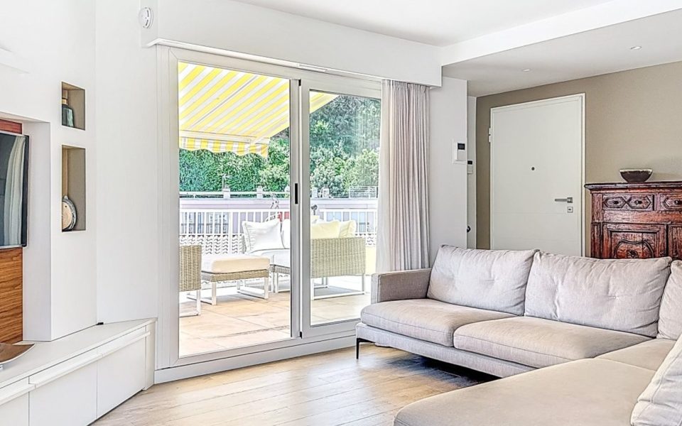 Roquebrune-Cap-Martin – Appartement avec terrasse, vue mer, piscine et dépendance : photo 2