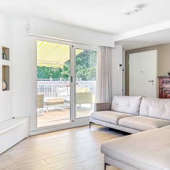Roquebrune-Cap-Martin – Appartement avec terrasse, vue mer, piscine et dépendance