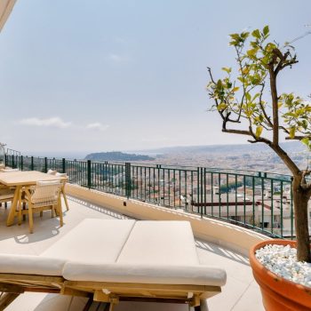 NICE – Mont Boron – Penthouse de 120 m² entièrement rénové avec terrasse de 80 m² et vue panoramique