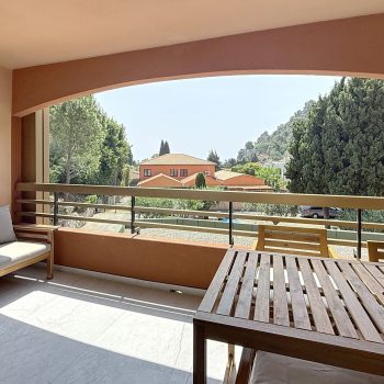 Èze, proche plage – Élégant 2 pièces rénové avec terrasses et vue mer