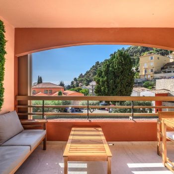 Èze, proche plage – Élégant 2 pièces rénové avec terrasses et vue mer