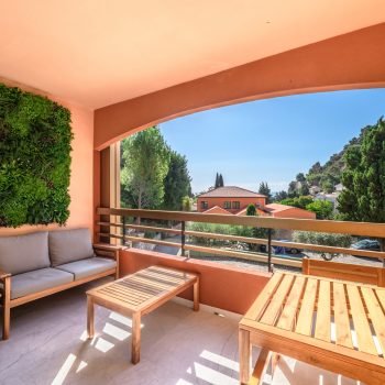 Èze, proche plage – Élégant 2 pièces rénové avec terrasses et vue mer