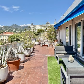 Nice Cimiez – Dernier étage avec terrasse circulaire, vue mer et palais Belle Époque