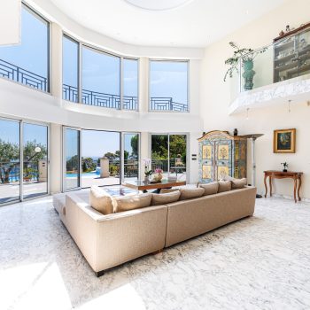 Nice Mont Boron – Sublime villa avec une piscine à débordement plongeant sur la Baie de Villefranche