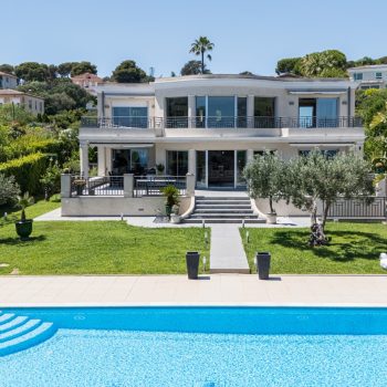 Nice Mont Boron – Sublime villa avec une piscine à débordement plongeant sur la Baie de Villefranche