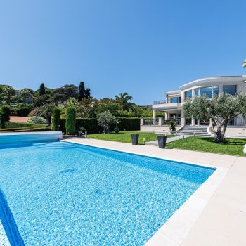 Nice Mont Boron – Sublime villa avec une piscine à débordement plongeant sur la Baie de Villefranche