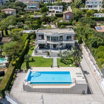 Nice Mont Boron – Sublime villa avec une piscine à débordement plongeant sur la Baie de Villefranche