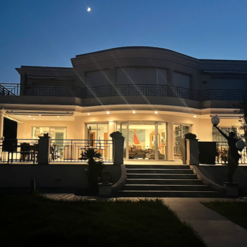 Nice Mont Boron – Sublime villa avec une piscine à débordement plongeant sur la Baie de Villefranche