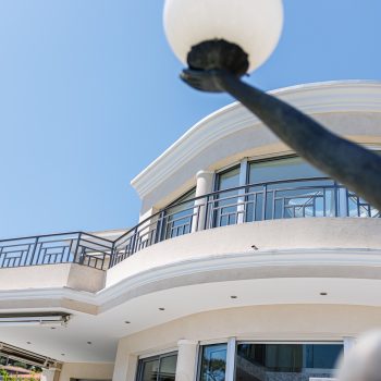 Nice Mont Boron – Sublime villa avec une piscine à débordement plongeant sur la Baie de Villefranche