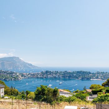 Nice Mont Boron – Sublime villa avec une piscine à débordement plongeant sur la Baie de Villefranche