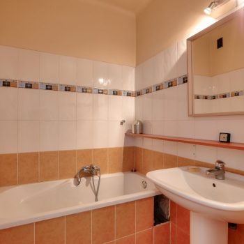 Nice Corniche André de Joly – Appartement 3 pièces à rénover avec terrasse et parking