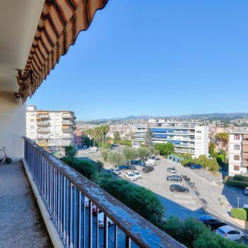 Nice Corniche André de Joly – Appartement 3 pièces à rénover avec terrasse et parking