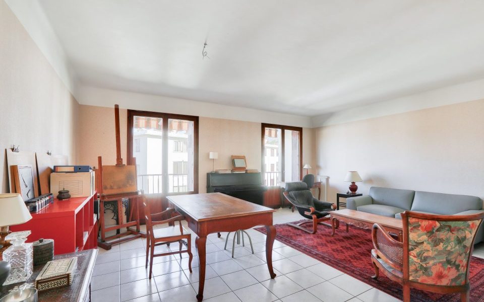 Nice Corniche André de Joly – Appartement 3 pièces à rénover avec terrasse et parking